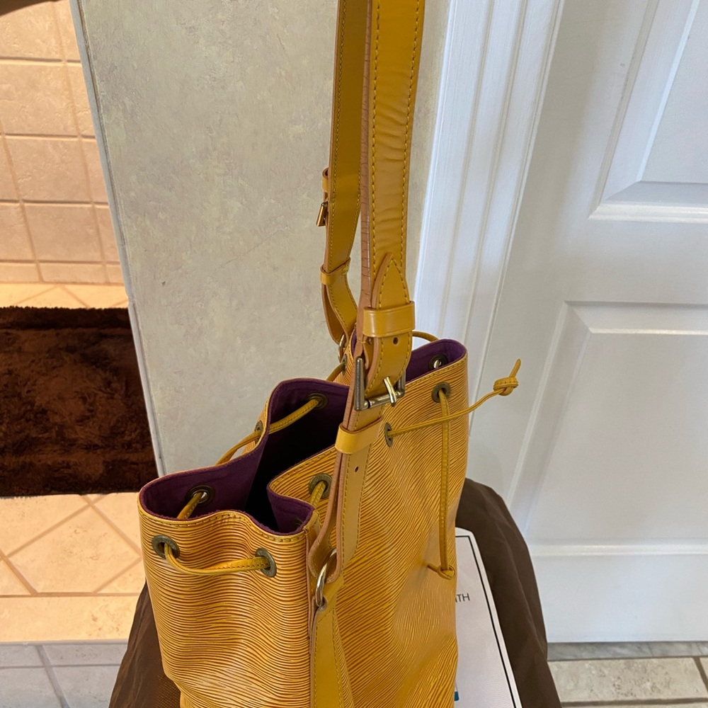 Louis Vuitton Yellow/Purple Epi Leather Noé Shoulder Bag - Picture 11 of 15